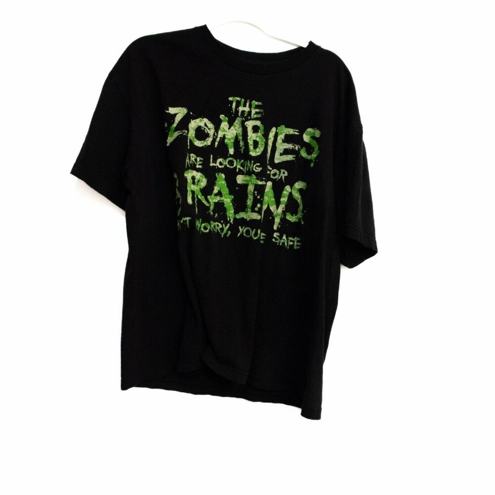 The Zombie are Looking for Brains Mens Black Spell Out Pullover Short Sleeve L